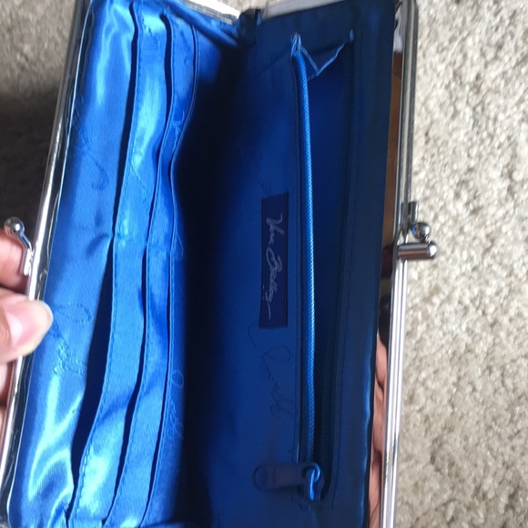 Vera Bradley clutch - Picture 4 of 6